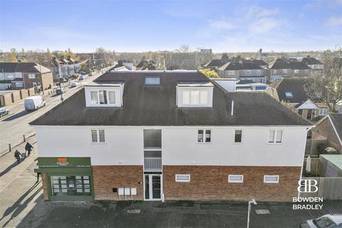 1e Fourth Avenue, Romford, RM7 0UA