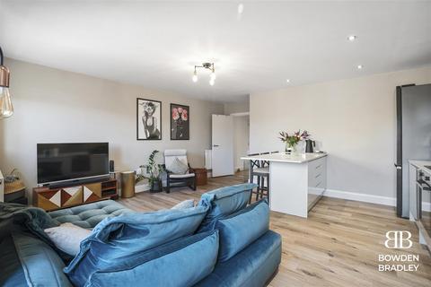 1e Fourth Avenue, Romford, RM7 0UA