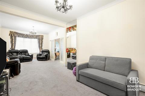 5 bedroom terraced house for sale, Hamilton Avenue, Barkingside