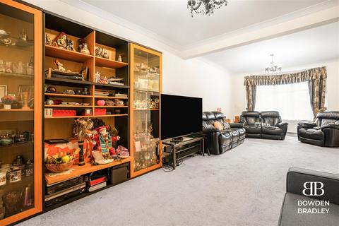 5 bedroom terraced house for sale, Hamilton Avenue, Barkingside