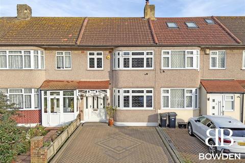 3 bedroom terraced house for sale, Ascot Close, Hainault