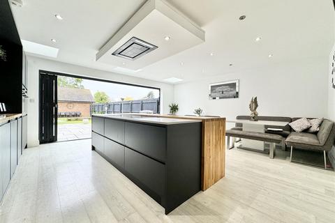 596a Foxhall Road, Ipswich, IP3 8NA