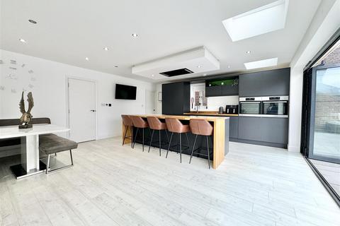 596a Foxhall Road, Ipswich, IP3 8NA