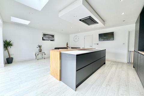 596a Foxhall Road, Ipswich, IP3 8NA