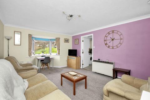 2 bedroom flat for sale, Ellingham Close, Alresford SO24