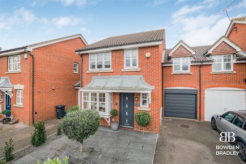 3 bedroom house for sale, Ludham Close, Fairlop