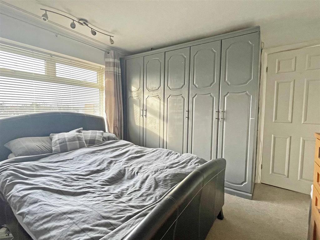 Bed2a.jpg