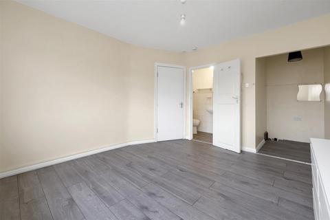 2 bedroom flat for sale, Pound Lane, London NW10