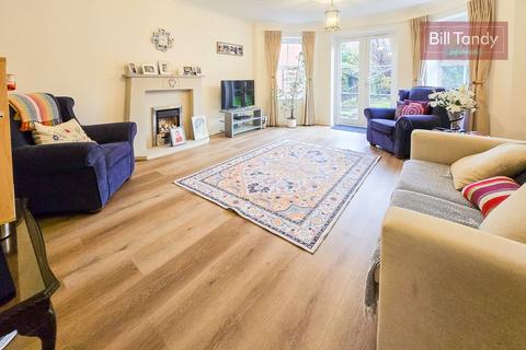 23 Lawrence Way, Lichfield, WS13 6RD