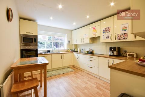23 Lawrence Way, Lichfield, WS13 6RD