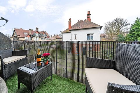 3 bedroom flat for sale, South Drive, Harrogate, HG2