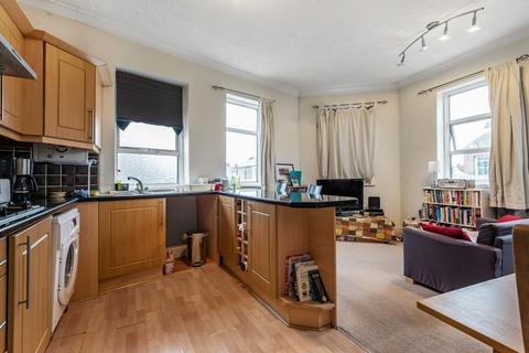 1 bedroom flat to rent, Stanley Road, Teddington, TW11