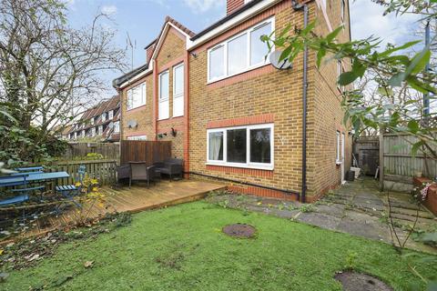 1 bedroom flat for sale, Griffin Close, London NW10