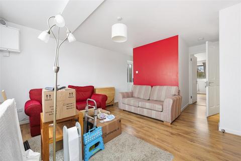 1 bedroom flat for sale, Griffin Close, London NW10