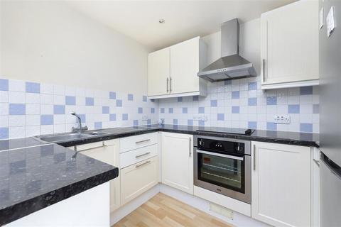 1 bedroom flat for sale, Griffin Close, London NW10