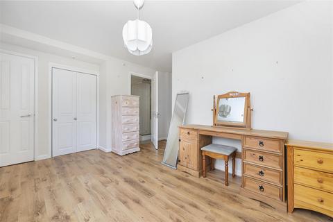 1 bedroom flat for sale, Griffin Close, London NW10