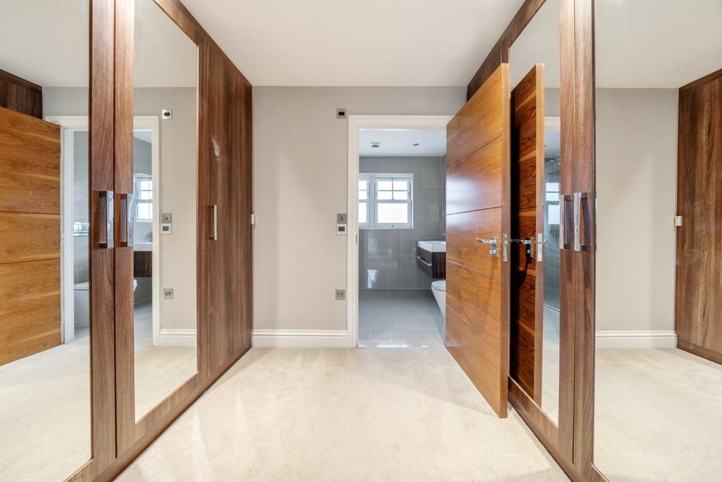 Walk-In Wardrobe
