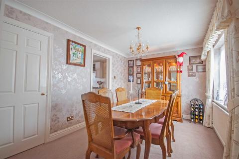 4 bedroom detached house for sale, Palmers Croft, Chelmer Village, Chelmsford