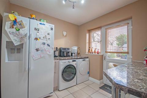 27 Palmers Croft, Chelmsford, CM2 6SR