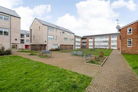 3 bedroom apartment for sale, Goodenough Way, Coulsdon CR5