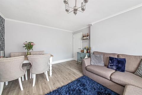 52 Goodenough Way, Coulsdon, CR5 1DY
