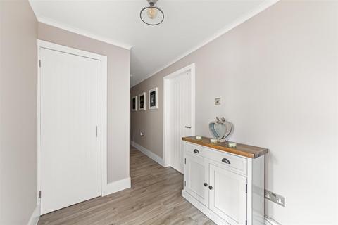 52 Goodenough Way, Coulsdon, CR5 1DY