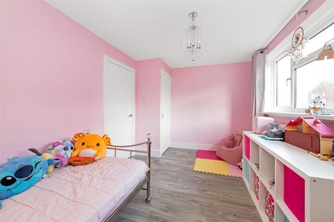 52 Goodenough Way, Coulsdon, CR5 1DY