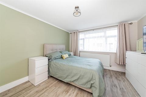 52 Goodenough Way, Coulsdon, CR5 1DY
