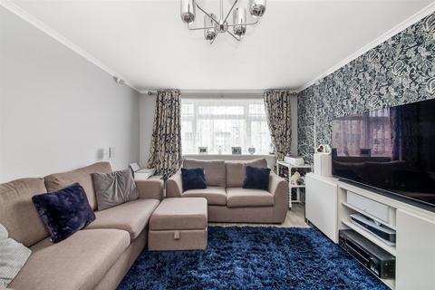 52 Goodenough Way, Coulsdon, CR5 1DY