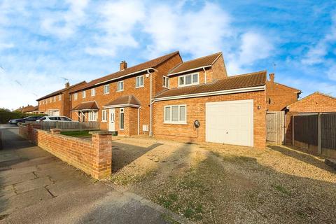 4 bedroom semi-detached house for sale, Giffords Cross Avenue, Corringham, SS17