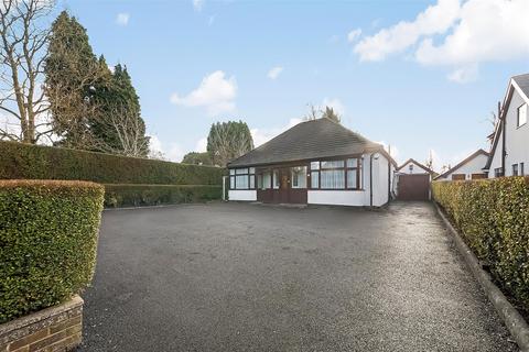 3 bedroom detached bungalow for sale, Salmons Lane West, Caterham CR3