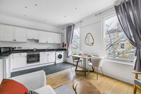 2 bedroom flat for sale, Ferndale Road, London SW4