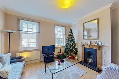 3 bedroom maisonette for sale, Swaby Road, London