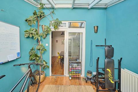 16 Narroways Road, Bristol, BS2 9XB