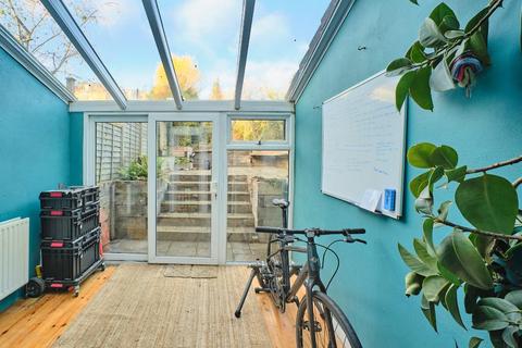 16 Narroways Road, Bristol, BS2 9XB