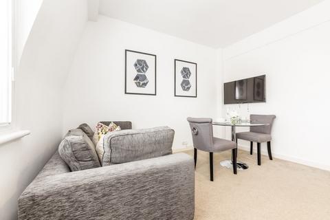 Studio to rent, Hill Street, Mayfair, W1J