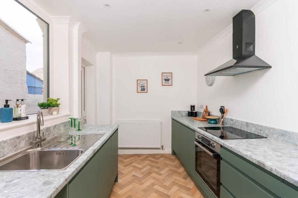 6 B5 RSG - Kitchen C.jpg