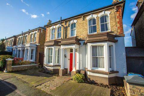 3 bedroom detached house for sale, 4 Gladstone Road, Broadstairs, CT10