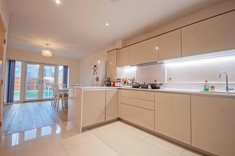 4 bedroom townhouse for sale, Lodge Vale, Beaulieu, Chelmsford