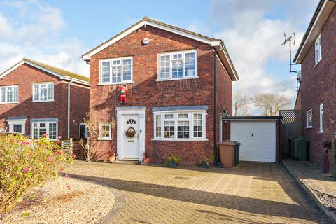 3 bedroom detached house for sale, Somertons Close, Guildford, Surrey, GU2