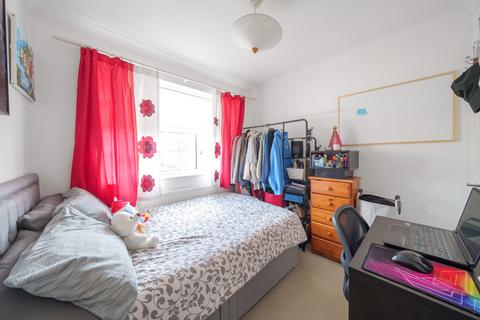 7 Somertons Close, Guildford, GU2 9YB