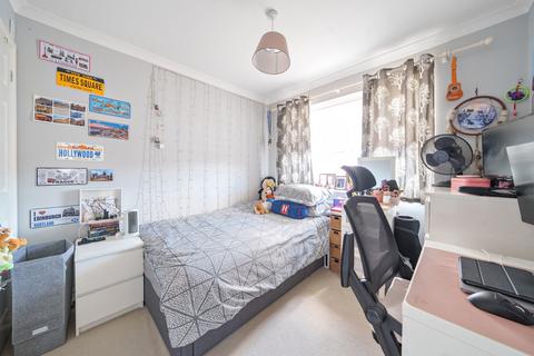 7 Somertons Close, Guildford, GU2 9YB