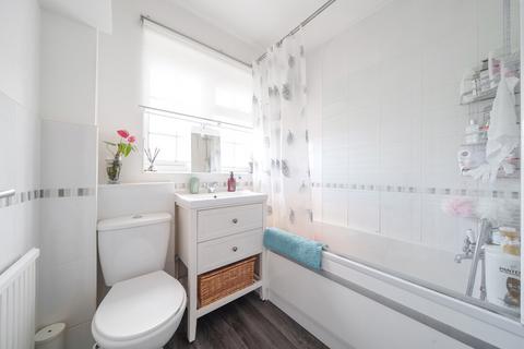 7 Somertons Close, Guildford, GU2 9YB