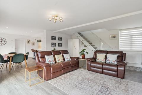 4 Dupre Crescent, Wilton Park, Beaconsfield, HP9 2RW