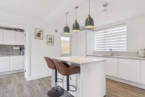 4 Dupre Crescent, Wilton Park, Beaconsfield, HP9 2RW