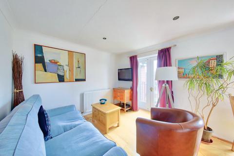 2 bedroom flat for sale, Jemmett Close, Kingston Upon Thames