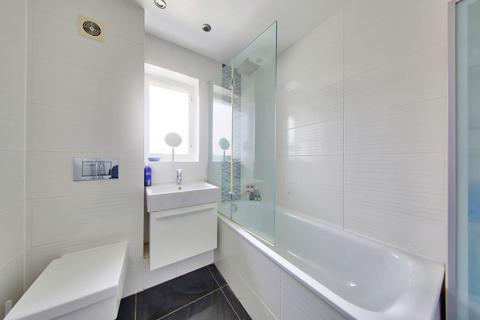 2 bedroom flat for sale, Jemmett Close, Kingston Upon Thames