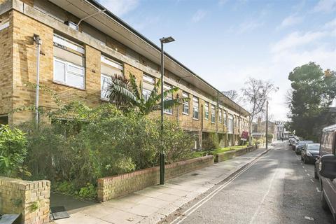 1 bedroom flat for sale, Little St. Leonards, East Sheen, SW14