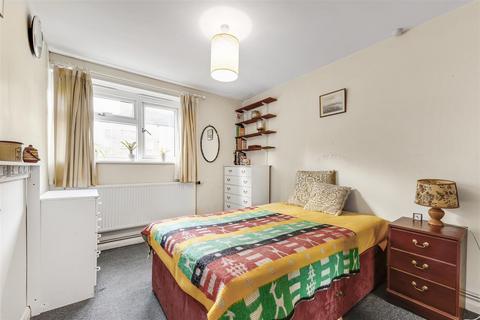 1 bedroom flat for sale, Little St. Leonards, East Sheen, SW14