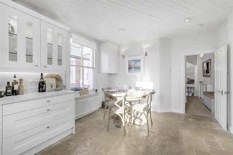 3 bedroom flat for sale, Kingsway, East Sheen, SW14